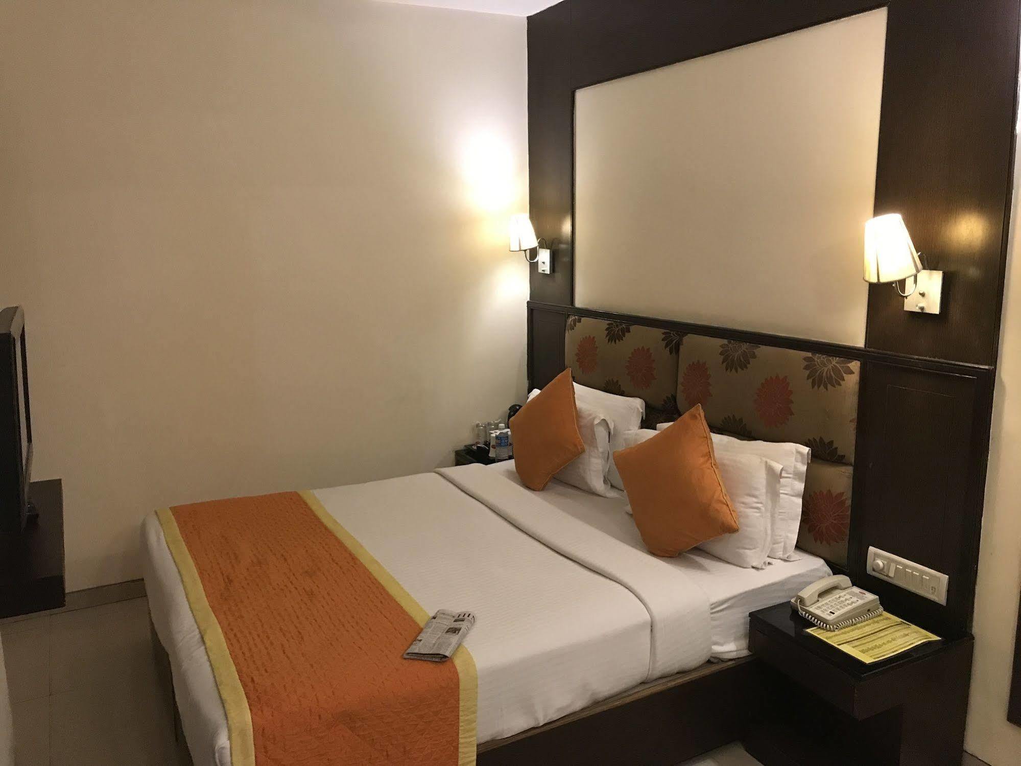 דלהי Hotel Southern מראה חיצוני תמונה